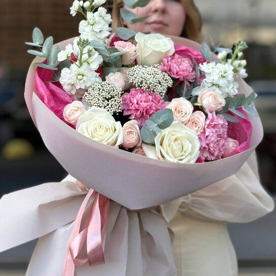 Авторский букет №240 из роз, маттиолы, и диантусов Фото 3