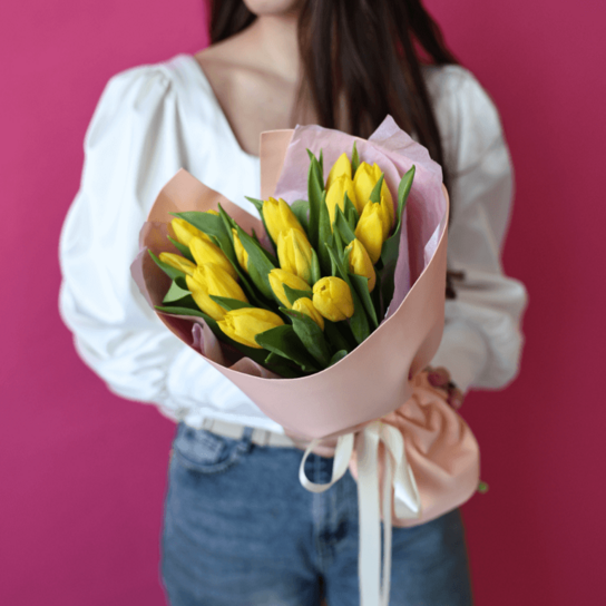 Монобукет №178 из 17 ярких желтых тюльпанов Фото 5