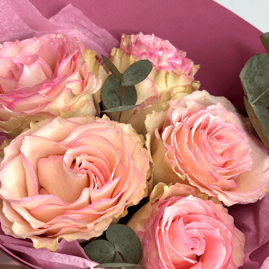 Монобукет №210 из 5 роз Эквадор Эсперанса с эвкалиптом Фото 3