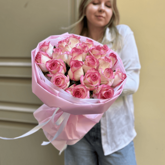 Монобукет №228 из 1 розовой розы Джумилия Фото 7