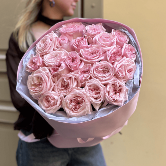 Монобукет №231 пионовидных розовых роз Эквадор Фото 3