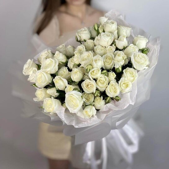 Монобукет №251 белоснежные кустовые розы Фото 2
