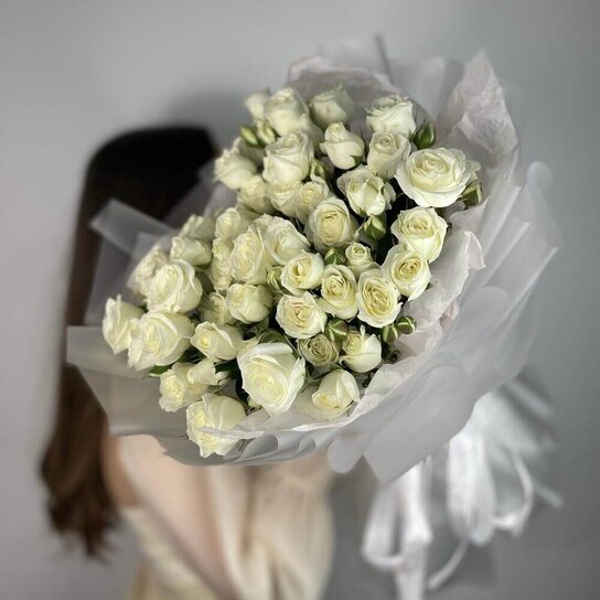 Монобукет №251 белоснежные кустовые розы Фото 4
