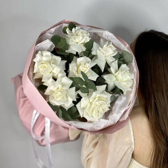 Монобукет №252 Белые французские розы с эвкалиптом Фото 4