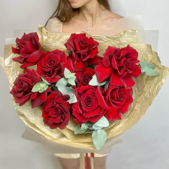 Монобукет №254 Алые французские розы и эвкалипт Фото 3