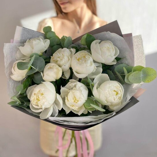 Монобукет №257 Белоснежные пионы с ароматным эвкалиптом Фото 2