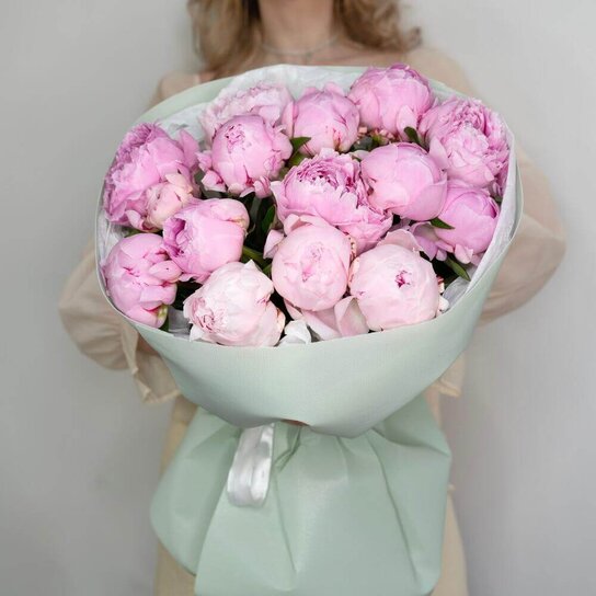 Монобукет №259 15 розовых пионов Sarah Bernhardt