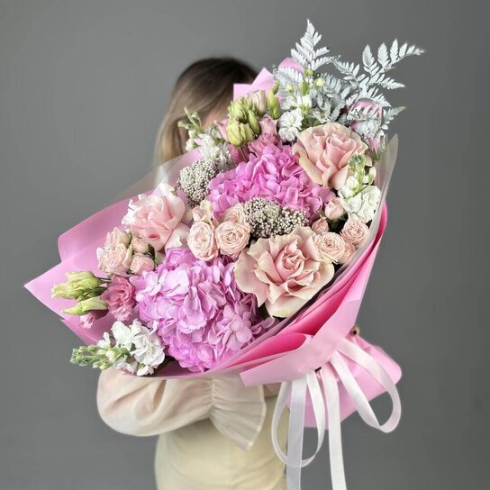 Авторский букет №276  из гортензий, кустовых и французских роз Фото 4