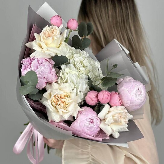 Авторский букет №283 пионы,гортензия и розы Фото 2