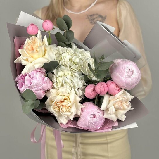 Авторский букет №283 пионы,гортензия и розы Фото 3