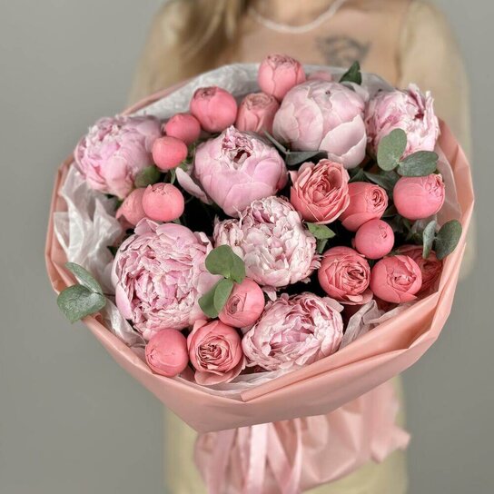 Авторский букет №284  с пионами и пионовидными розами Фото 2