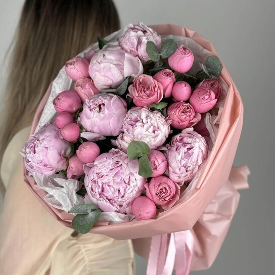 Авторский букет №284  с пионами и пионовидными розами Фото 3