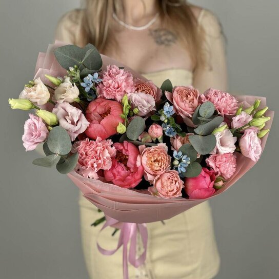 Авторский букет №285 пионы, гвоздики и джульетта Фото 2