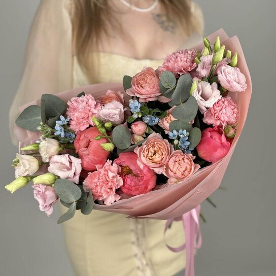Авторский букет №285 пионы, гвоздики и джульетта Фото 3