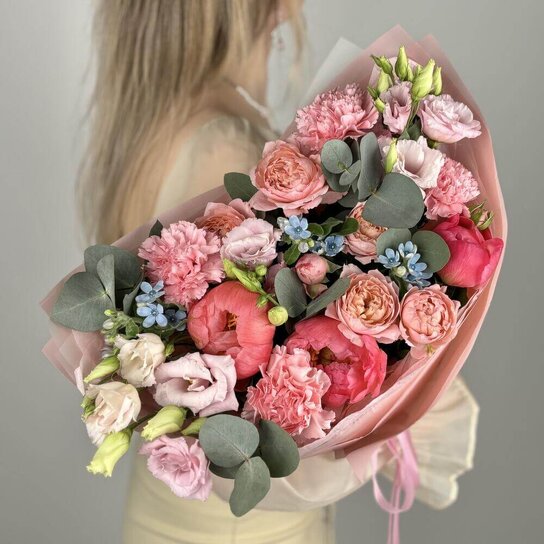 Авторский букет №285 пионы, гвоздики и джульетта Фото 4