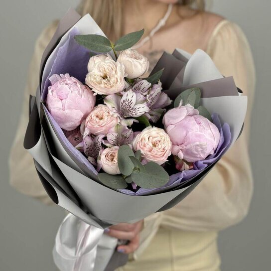 Авторский букет №290 Нежный букет с пионами и пионовидной розой Фото 2