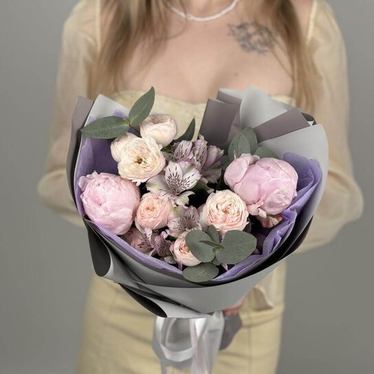 Авторский букет №290 Нежный букет с пионами и пионовидной розой Фото 4