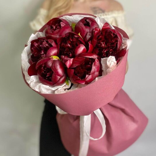 Монобукет №303 Пионы винного цвета Red Charm