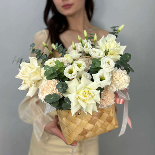Корзина №108 из роз и эустомы