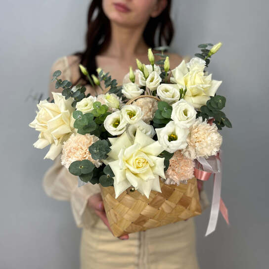 Корзина №108 из роз и эустомы