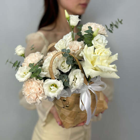 Корзина №109 из эустомы и диантусов