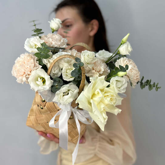 Корзина №109 из эустомы и диантусов