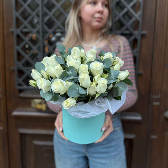 Композиция №119 из белых кустовых роз