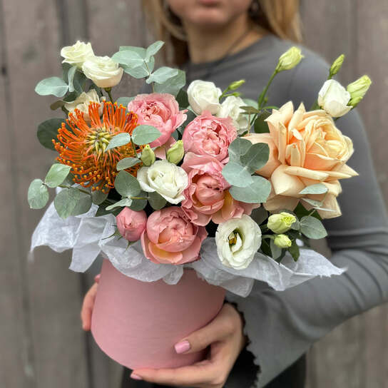 Композиция №120 из роз, эустомы и нутаны