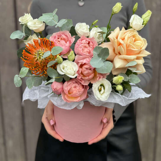 Композиция №120 из роз, эустомы и нутаны