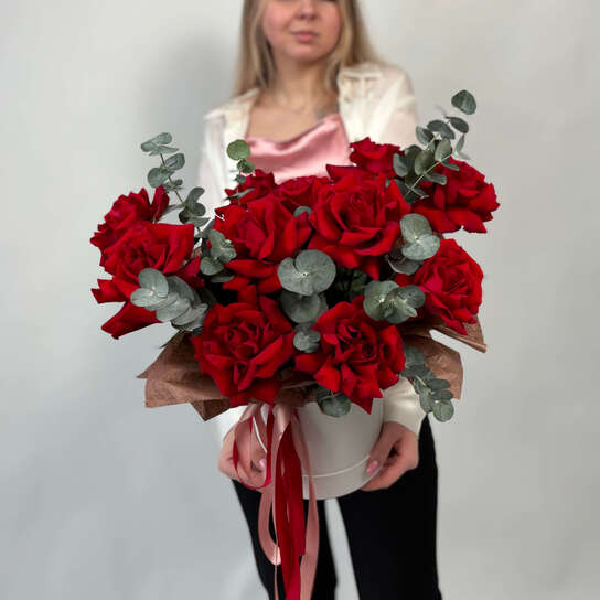 Композиция №128 из французских роз и эвкалипта