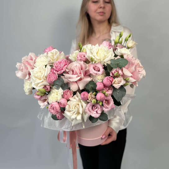 Композиция №129 из французских и пионовидных роз, эустомы