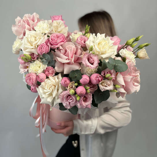 Композиция №129 из французских и пионовидных роз, эустомы