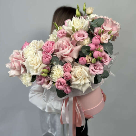 Композиция №129 из французских и пионовидных роз, эустомы