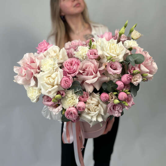 Композиция №129 из французских и пионовидных роз, эустомы